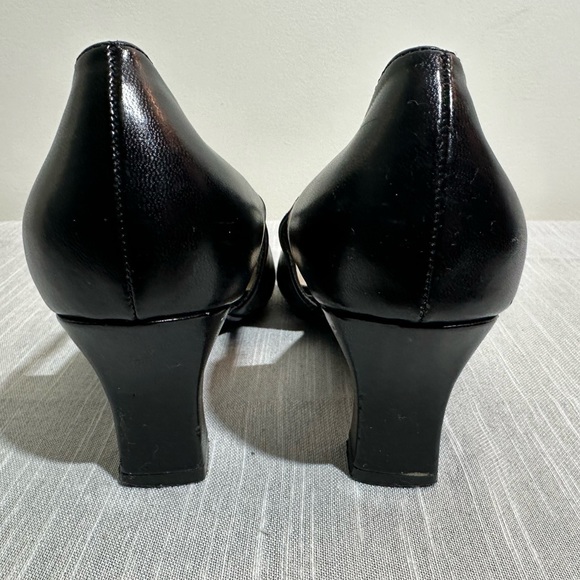 Life Stride Pumps, women's size 7.5 - Picture 2 of 5